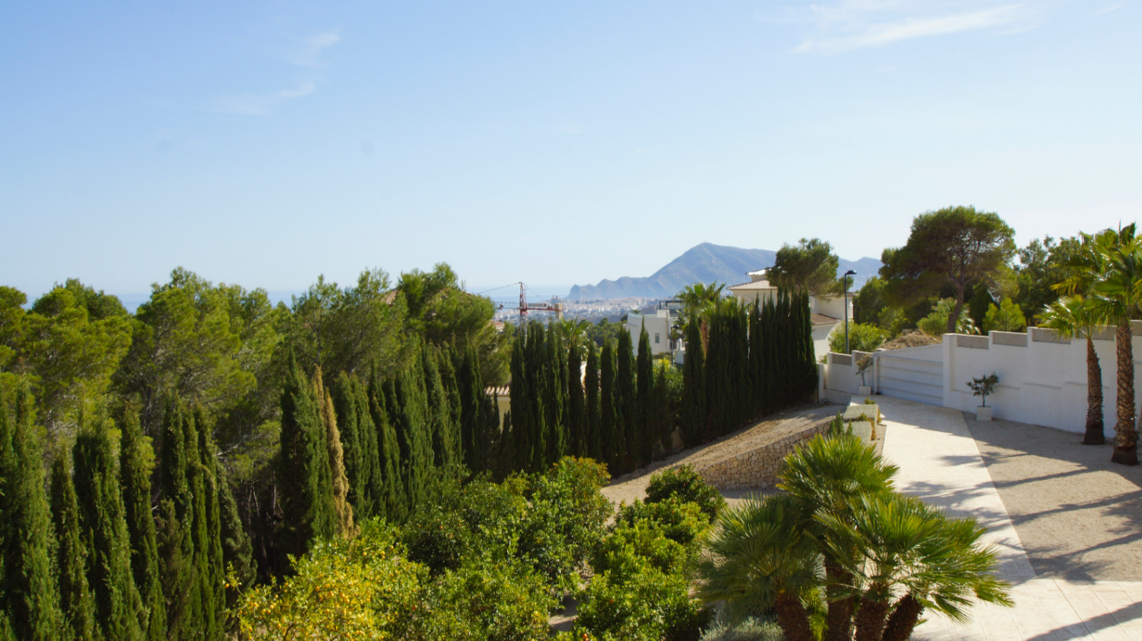 Modern villa in Altea la Vella with sea views on a plot of 2,000m²