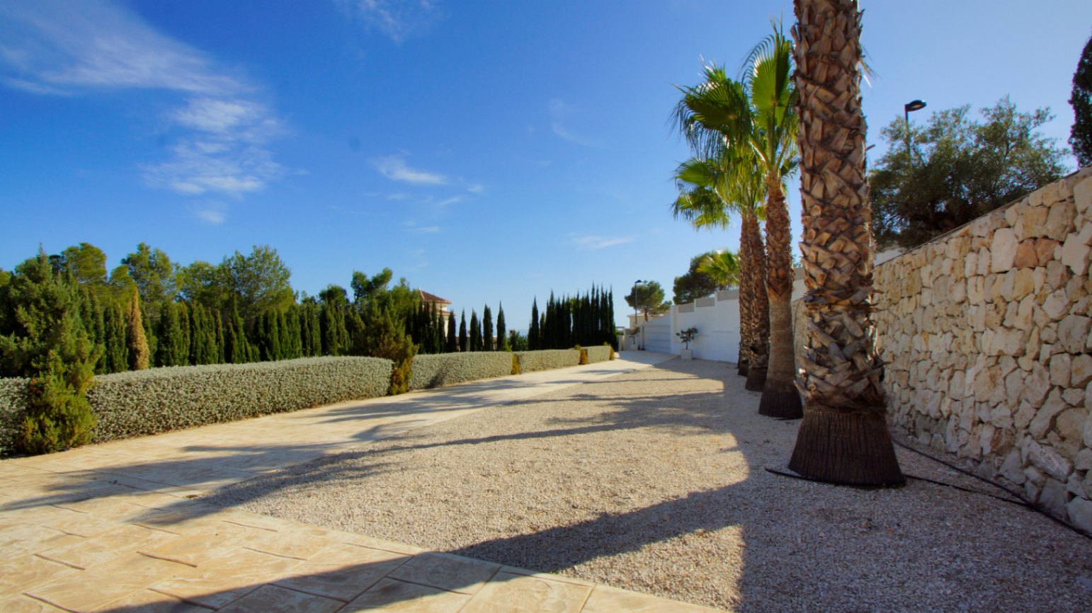 Modern villa in Altea la Vella with sea views on a plot of 2,000m²
